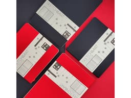 Скетчбук "Sketch & Art" в мягком переплете 145х145 мм